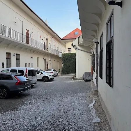 公寓 Maisonette In The Historical Center Of 科希策