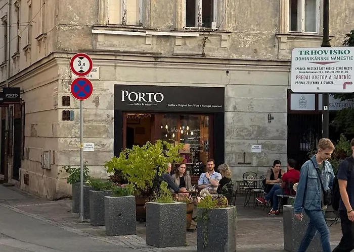 Maisonette In The Historical Center Of 아파트